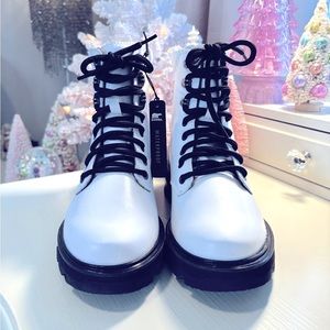 NWT Sorel Lennox Waterproof Boots. White leather with black laces & soles.US 7.5